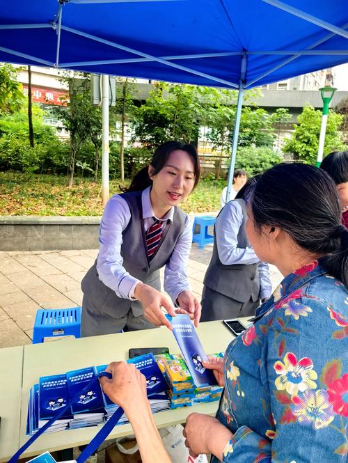 重庆电信爱心翼站助力2025重庆市信息通信行业"数字适老中国行"活动